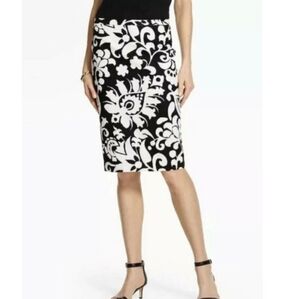 Talbots Textured Cotton Black & White Bold Floral Print Knee Length Pencil Skirt